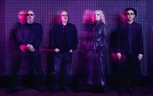 «Пусть всё, что мы воображаем, будет светом». Garbage выпустили новый альбом «Пусть всё, что мы воображаем, будет светом». Garbage выпустили новый альбом