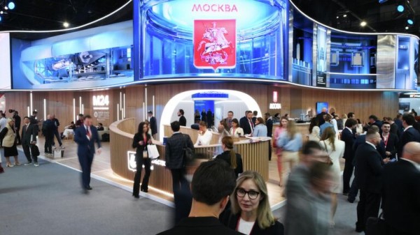 Беглов и Любимова договорились вместе работать над возрождением "Ленфильма" Беглов и Любимова договорились вместе работать над возрождением "Ленфильма"