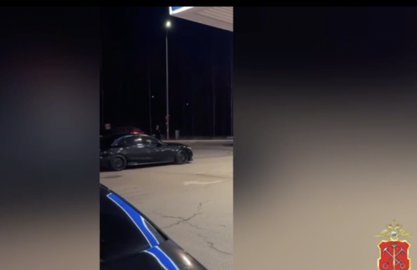 Бывший виновник смертельного ДТП снова задержан за опасные трюки на Mercedes Бывший виновник смертельного ДТП снова задержан за опасные трюки на Mercedes