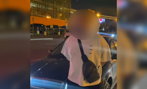Водителя на Škoda доставили в отдел полиции после поездки двух девушек с «ветерком» Водителя на Škoda доставили в отдел полиции после поездки двух девушек с «ветерком»