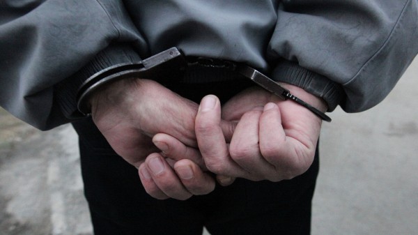 В Петербурге задержали мужчину по подозрению в избиении местного жителя В Петербурге задержали мужчину по подозрению в избиении местного жителя