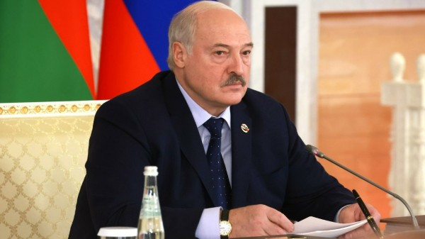 &laquo;Картошка растет не в Интернете&raquo;: Лукашенко раскритиковал трудовые ценности молодежи