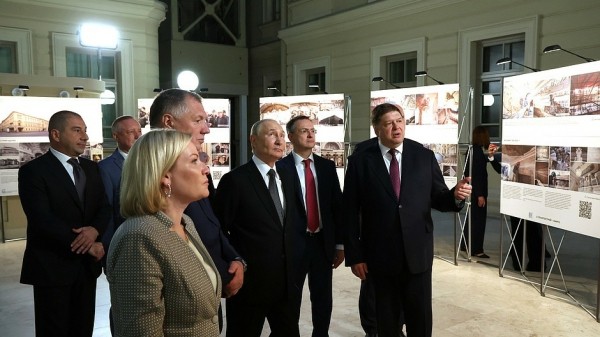 Путин проверил Санкт-Петербургскую консерваторию после реставрации Путин проверил Санкт-Петербургскую консерваторию после реставрации