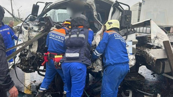 Под Петербургом столкновение трех автомобилей обернулось смертью Под Петербургом столкновение трех автомобилей обернулось смертью