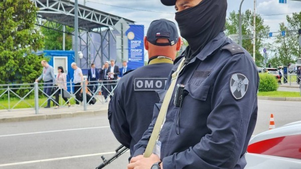 Несколько тысяч росгвардейцев обеспечивали безопасность в Петербурге во время ПМЭФ Несколько тысяч росгвардейцев обеспечивали безопасность в Петербурге во время ПМЭФ