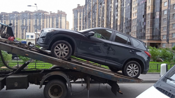 В Петербурге соцсети помогли приставам найти авто у супругов-должников