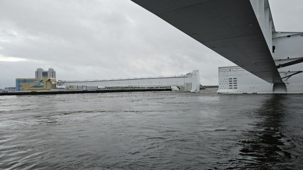 Закрывали почти на сутки: в Петербурге открыли дамбу после лютой бури Закрывали почти на сутки: в Петербурге открыли дамбу после лютой бури