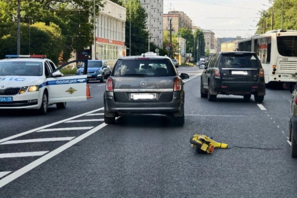 КП-Петербург: В Петербурге подросток на электросамокате получил тяжелые травмы в ДТП на улице Бабушкина КП-Петербург: В Петербурге подросток на электросамокате получил тяжелые травмы в ДТП на улице Бабушкина