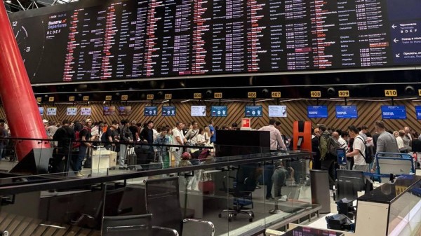 "Коммерсант": ущерб от коллапса в аэропортах 5-6 июля превысил 20 млрд рублей "Коммерсант": ущерб от коллапса в аэропортах 5-6 июля превысил 20 млрд рублей