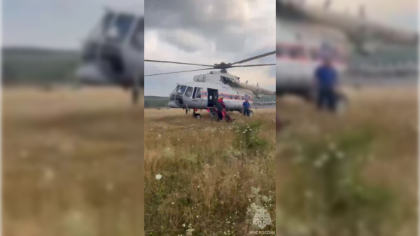 Туриста из Петербурга доставили на вертолете в Нальчик после камнепада в горах Туриста из Петербурга доставили на вертолете в Нальчик после камнепада в горах