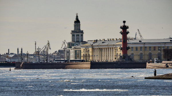 Плакат к Дню ВМФ в Петербурге с ошибочным именем вице-адмирала Макарова заменили