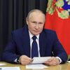Путин в День ВМФ провел смотр учений и пообщался с жителями Петербурга Путин в День ВМФ провел смотр учений и пообщался с жителями Петербурга