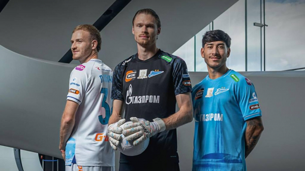 "Зенит" представил форму на новый сезон в классических белых и голубых цветах "Зенит" представил форму на новый сезон в классических белых и голубых цветах