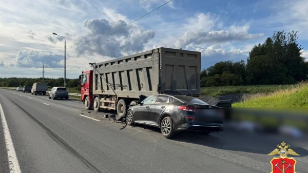 Под Петербургом жуткая авария с легковушкой и самосвалом унесла жизнь нескольких человек