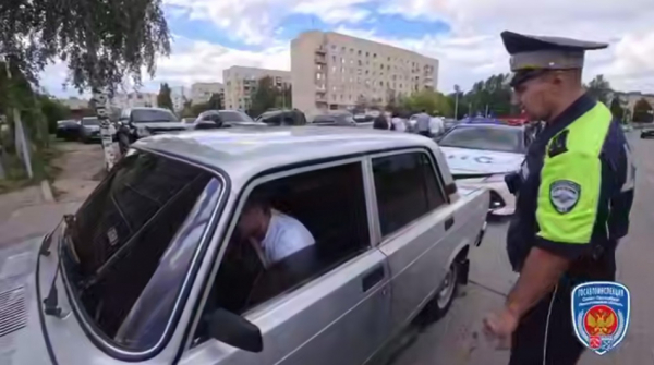 Полиция Петербурга провела рейд на автофестивале у «Охта Молла» и выявила десятки нарушений среди участников мероприятия Полиция Петербурга провела рейд на автофестивале у «Охта Молла» и выявила десятки нарушений среди участников мероприятия