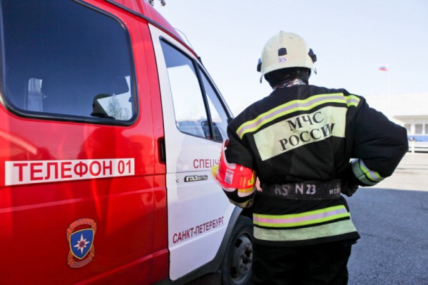 Катер загорелся на канале Грибоедова в центре Петербурга Катер загорелся на канале Грибоедова в центре Петербурга