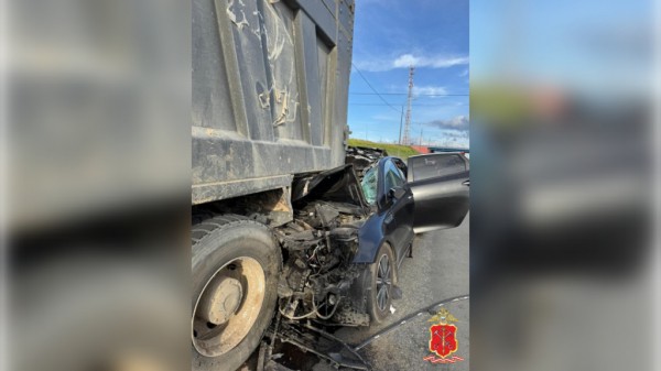 Под Петербургом жуткая авария с легковушкой и самосвалом унесла жизнь нескольких человек