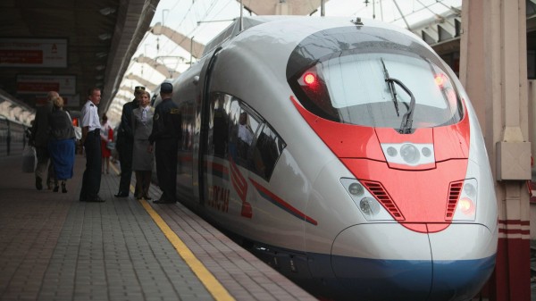Число мест в "Сапсанах" из Петербурга в Москву удвоили из-за отмены авиарейсов Число мест в "Сапсанах" из Петербурга в Москву удвоили из-за отмены авиарейсов