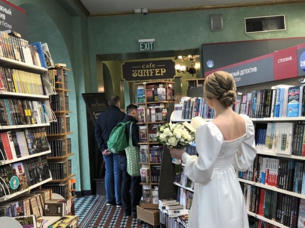 Чтение книг остается популярным у россиян Чтение книг остается популярным у россиян