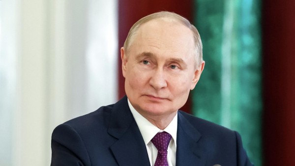 Путин поручил изучить использование 300 млрд рублей из ФНБ для строительства ВСМ Путин поручил изучить использование 300 млрд рублей из ФНБ для строительства ВСМ