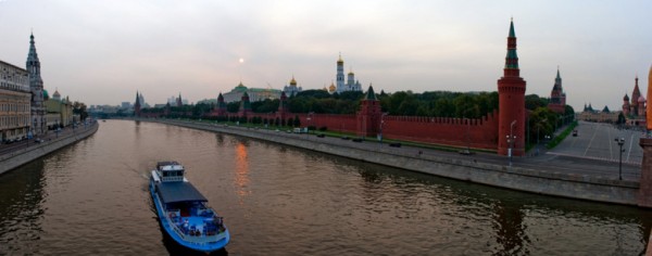 Петербуржец и москвичка задержаны после погони на катерах по Москве-реке