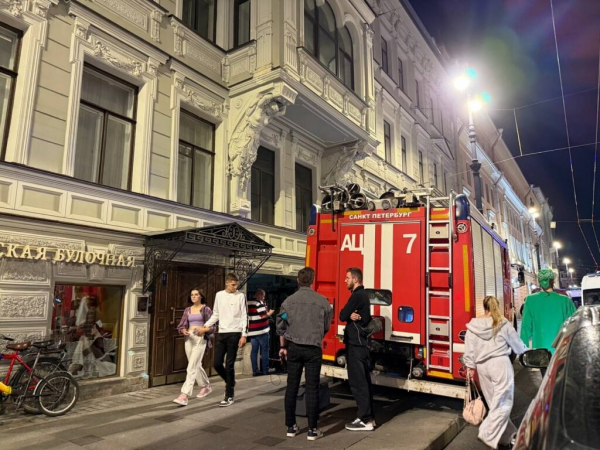 Балки и мешки: появились первые фото обрушенной квартиры в доме на Невском проспекте&nbsp;