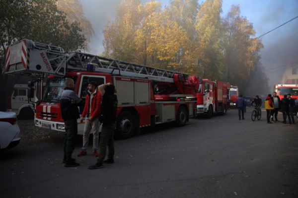 В Выборгском районе Петербурга загорелся склад, пожару присвоен повышенный ранг сложности В Выборгском районе Петербурга загорелся склад, пожару присвоен повышенный ранг сложности