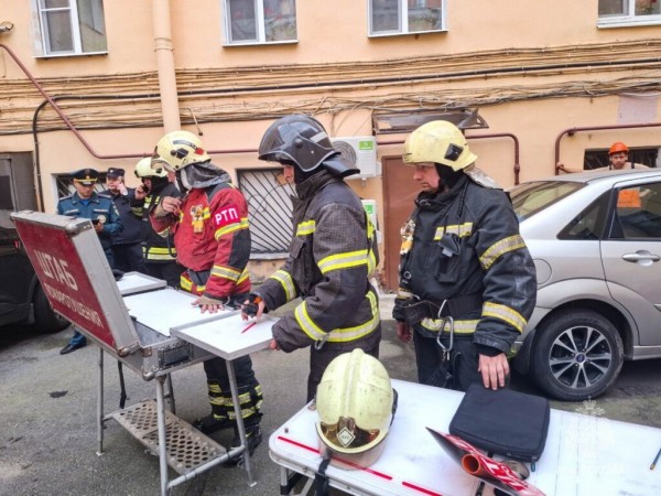 Горящий на 20 «квадратах» чердак на Большой Пушкарской тушили больше 4 часов Горящий на 20 «квадратах» чердак на Большой Пушкарской тушили больше 4 часов