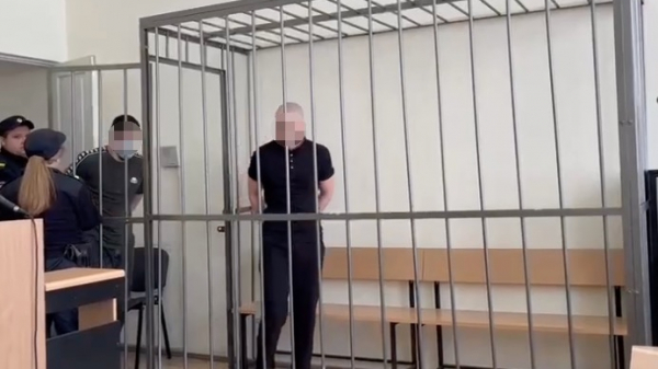 Двум поджигателям квартиры журналиста Татаренкова дали 8 лет строгача, третий уехал на СВО Двум поджигателям квартиры журналиста Татаренкова дали 8 лет строгача, третий уехал на СВО