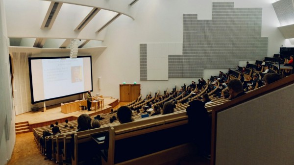 В Петербурге студентка оценила написание преподавателем диплома в 40 тысяч рублей и отделалась штрафом в суде В Петербурге студентка оценила написание преподавателем диплома в 40 тысяч рублей и отделалась штрафом в суде