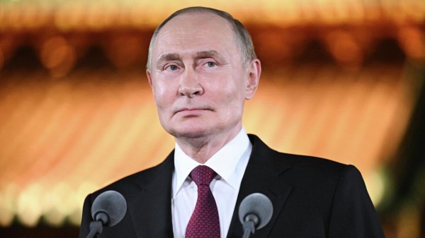 Путин начнет программу во Владивостоке с совещания по ТЭК и международных встреч Путин начнет программу во Владивостоке с совещания по ТЭК и международных встреч