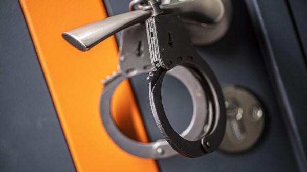 В Петербурге на два месяца арестовали мужчину, зарезавшего девушку в апарт-отеле