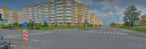 Грузовик столкнулся с военной машиной на перекрытом перекрестке в Петербурге Грузовик столкнулся с военной машиной на перекрытом перекрестке в Петербурге