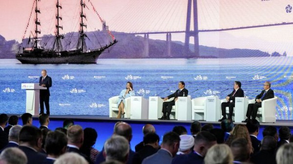 Пленарное заседание ВЭФ с участием Владимира Путина. Онлайн-репортаж Пленарное заседание ВЭФ с участием Владимира Путина. Онлайн-репортаж