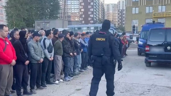 В Петербурге после рейда на стройплощадке больше 30 мигрантов отправились в военкомат В Петербурге после рейда на стройплощадке больше 30 мигрантов отправились в военкомат