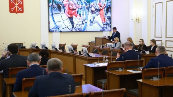 Смольный планирует потратить больше 5 трлн рублей в 2026-2028 годах: на что направят средства бюджета? Смольный планирует потратить больше 5 трлн рублей в 2026-2028 годах: на что направят средства бюджета?