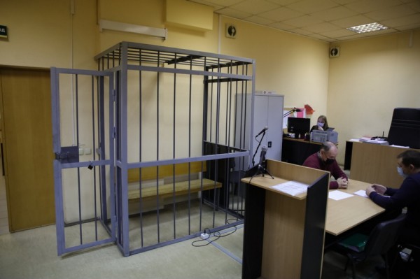 Петербуржец получил два года колонии за избиение женщины и ложные сообщения о минировании Петербуржец получил два года колонии за избиение женщины и ложные сообщения о минировании