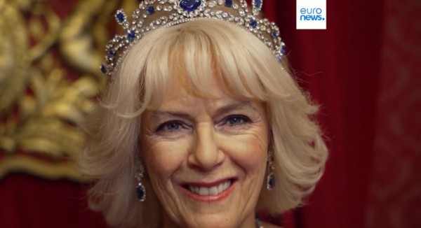 Королева Камилла едва сдержала слезы во время визита в приют Королева Камилла едва сдержала слезы во время визита в приют