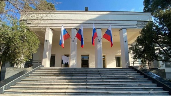 Посольство России оказывает поддержку россиянке, чей муж забрал дочь в Иран Посольство России оказывает поддержку россиянке, чей муж забрал дочь в Иран