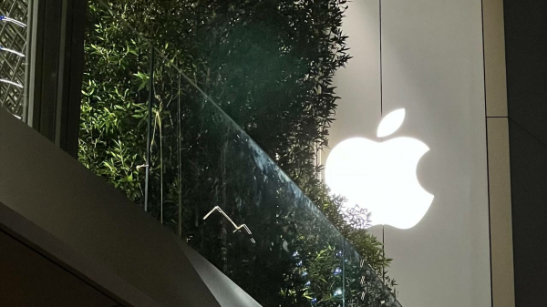 Подросток умер из-за поставленного на зарядку iPhone 16 в Якутске Подросток умер из-за поставленного на зарядку iPhone 16 в Якутске