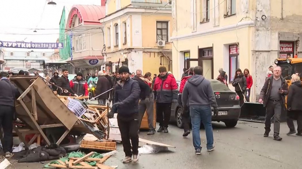 Очередной рейд прошел на Апрашке — выявлены нелегальные палатки Очередной рейд прошел на Апрашке — выявлены нелегальные палатки