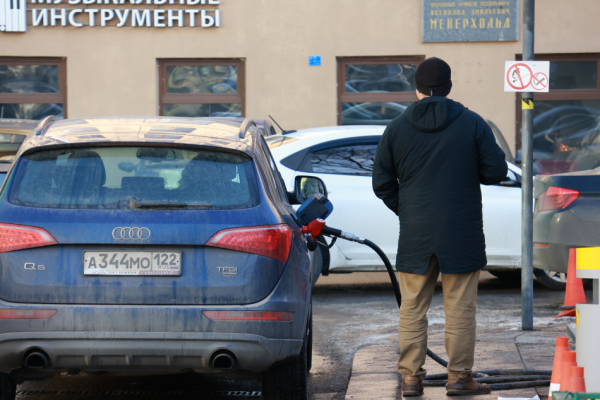 В России предложили ограничить стоимость бензина на автозаправках В России предложили ограничить стоимость бензина на автозаправках