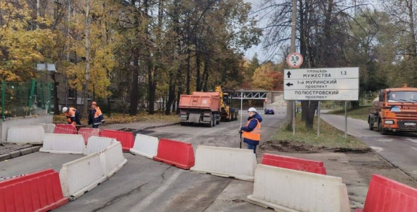 На Харченко петербуржцы столкнулись с посадкой асфальта — специалисты занялись проблемой На Харченко петербуржцы столкнулись с посадкой асфальта — специалисты занялись проблемой