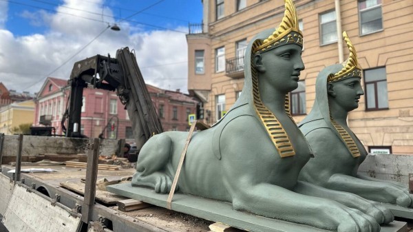 Петербург лишился знаменитых сфинксов из-за новогодних праздников Петербург лишился знаменитых сфинксов из-за новогодних праздников