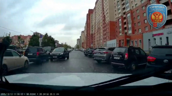 Утро понедельника: водитель под градусом влетел в три авто на Комендантском проспекте Утро понедельника: водитель под градусом влетел в три авто на Комендантском проспекте