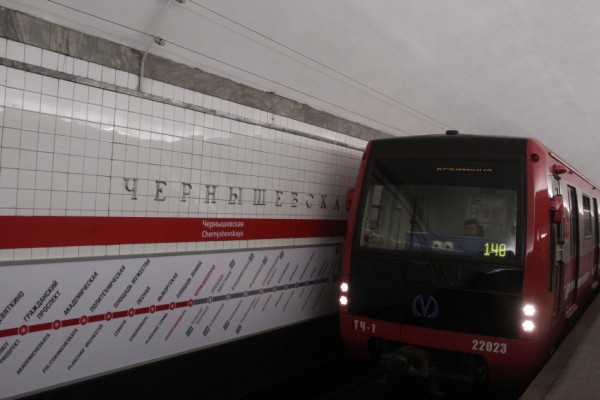 Красная линия метро Петербурга вернулась к штатной работе после утреннего сбоя Красная линия метро Петербурга вернулась к штатной работе после утреннего сбоя