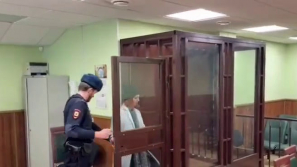 Метнувшую коктейль Молотова в здание МВД блогершу отправили в СИЗО в Петербурге Метнувшую коктейль Молотова в здание МВД блогершу отправили в СИЗО в Петербурге