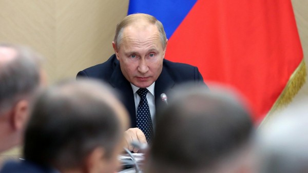 Путин, вернувшись в Москву, провел оперативное совещание с членами Совбеза Путин, вернувшись в Москву, провел оперативное совещание с членами Совбеза