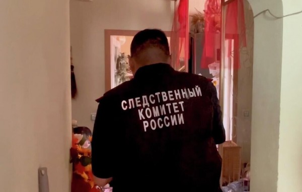 В Якутске двух 16-летних девушек арестовали по делу об убийстве матери и ее сына В Якутске двух 16-летних девушек арестовали по делу об убийстве матери и ее сына
