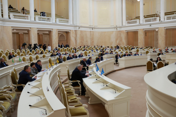 Петербург планирует увеличить доходы и сократить дефицит бюджета Петербург планирует увеличить доходы и сократить дефицит бюджета